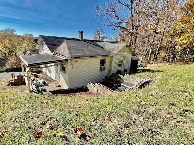 view of side of property featuring a yard