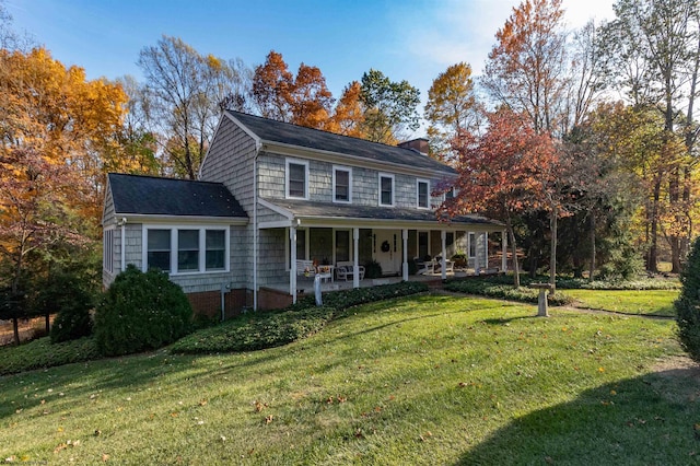 view of front facade featuring a porch and a front lawn