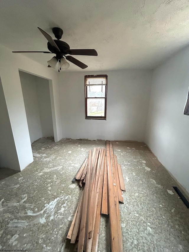 spare room with ceiling fan