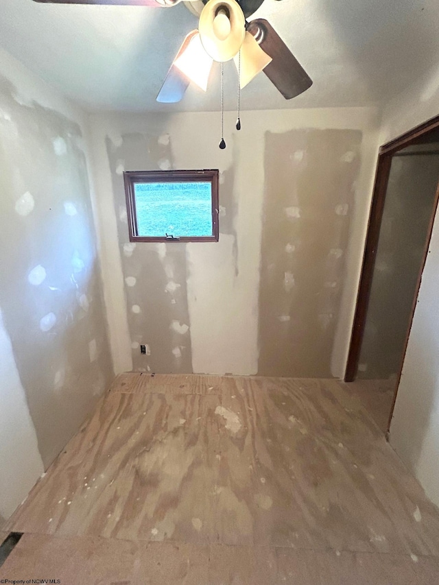 unfurnished room with ceiling fan