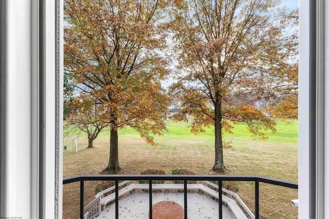 view of yard with a balcony