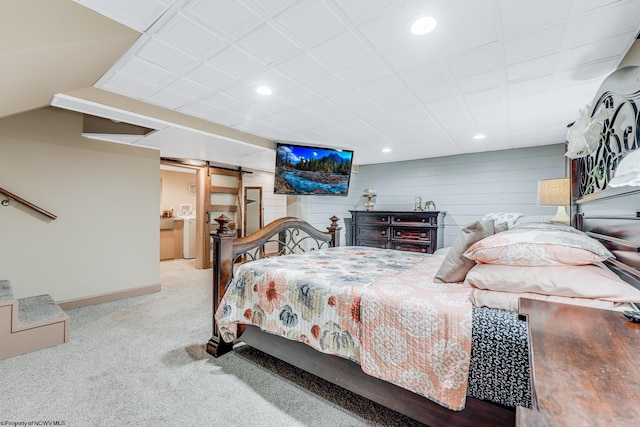 bedroom featuring carpet flooring and a barn door