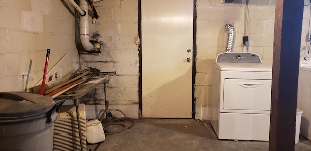 laundry room with washer / clothes dryer