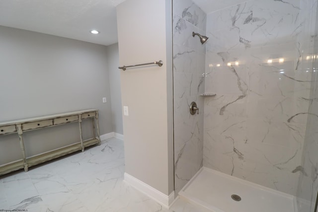 bathroom featuring tiled shower