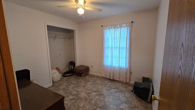 unfurnished bedroom with ceiling fan and a closet