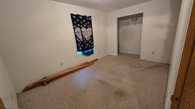 unfurnished bedroom featuring a textured ceiling and a closet