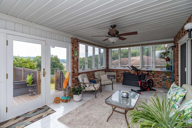 sunroom with ceiling fan