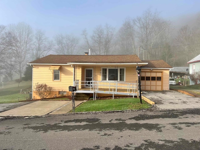 view of front facade featuring a front lawn, a porch, and a garage