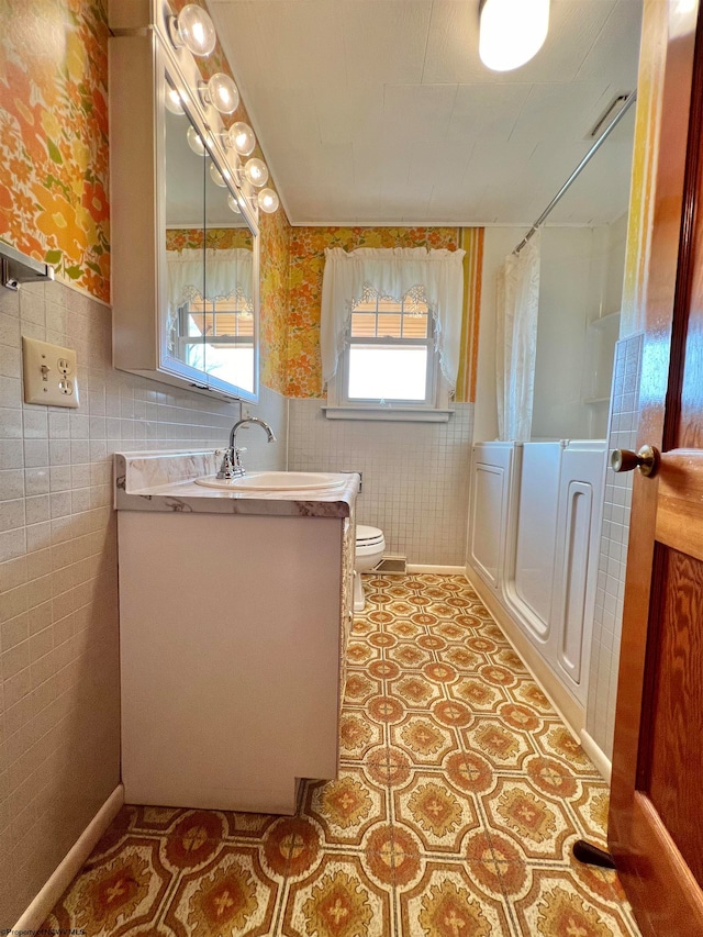 full bathroom featuring vanity, toilet, and shower / bathtub combination with curtain