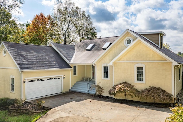 view of front facade featuring a garage