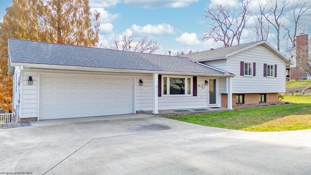 view of front of home featuring a front yard and a garage