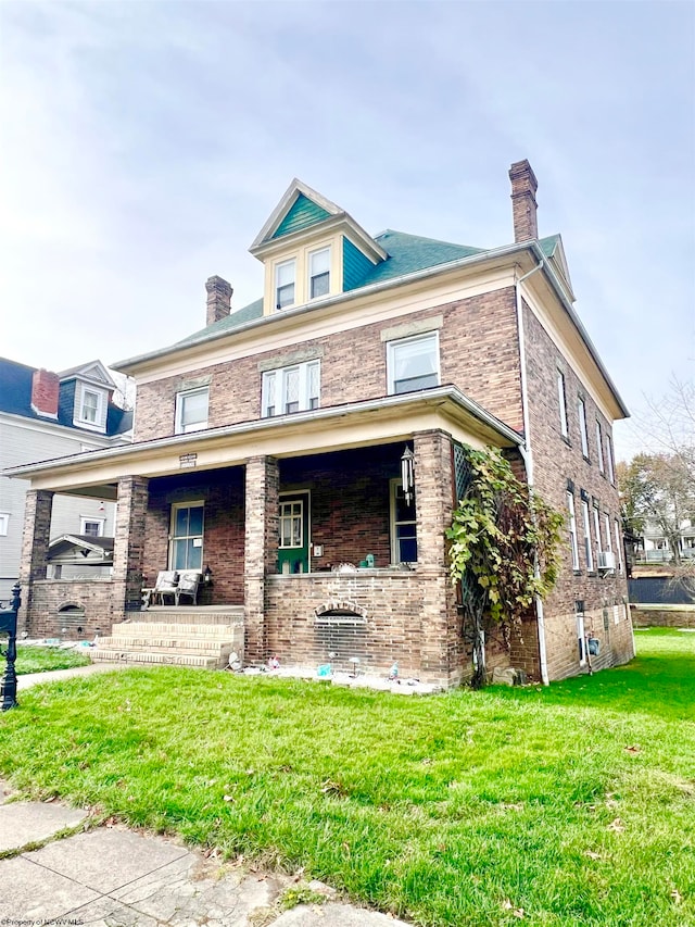 view of front of home featuring covered porch and a front yard