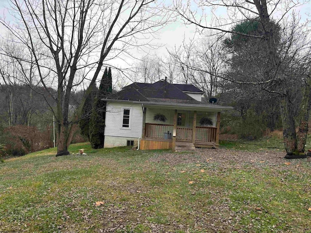 view of front of house with a porch and a front lawn