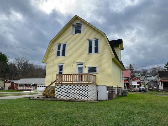 rear view of house featuring a lawn