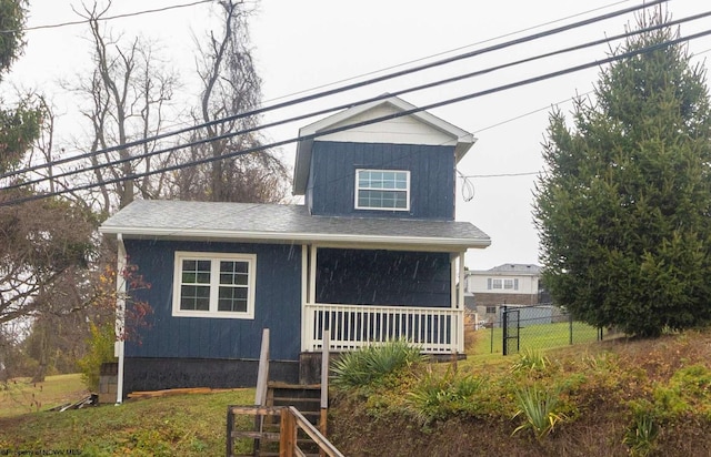 view of front of property featuring a porch