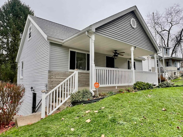 view of front of home featuring ceiling fan, a porch, and a front lawn