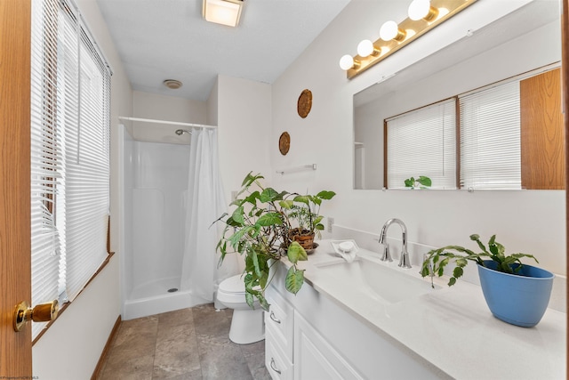 bathroom featuring a shower with curtain, vanity, and toilet