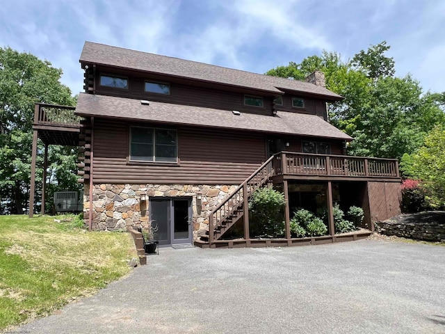 view of front of property featuring a deck