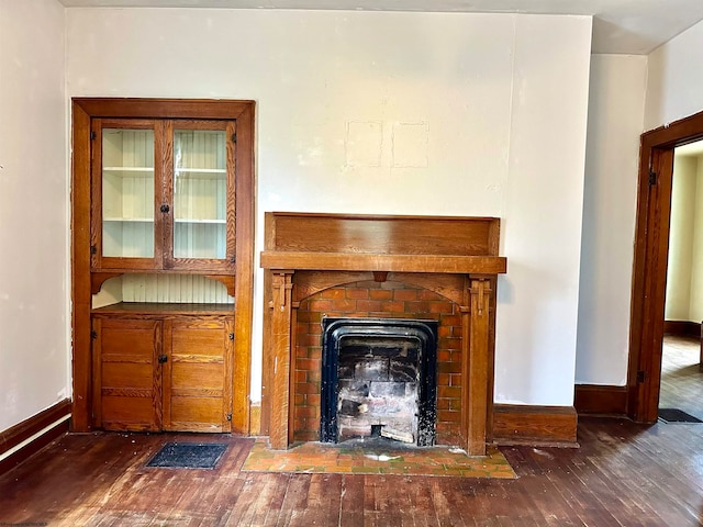 room details with hardwood / wood-style flooring