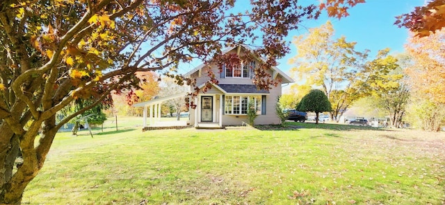 view of front of property with a front yard