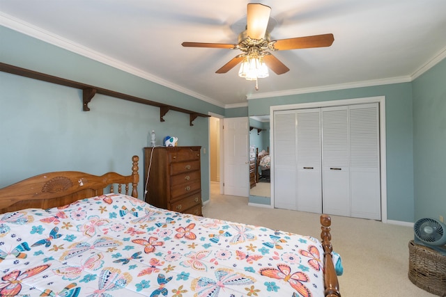 carpeted bedroom with ceiling fan, crown molding, and a closet