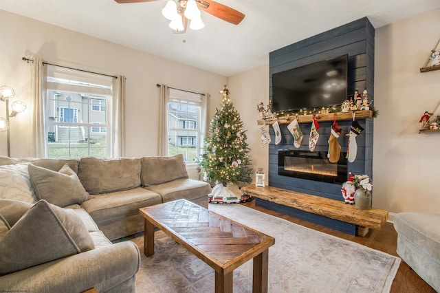 living room featuring hardwood / wood-style flooring and ceiling fan