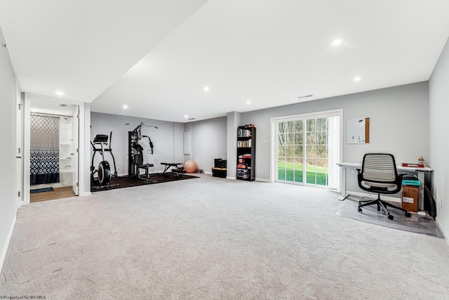 exercise room with carpet flooring