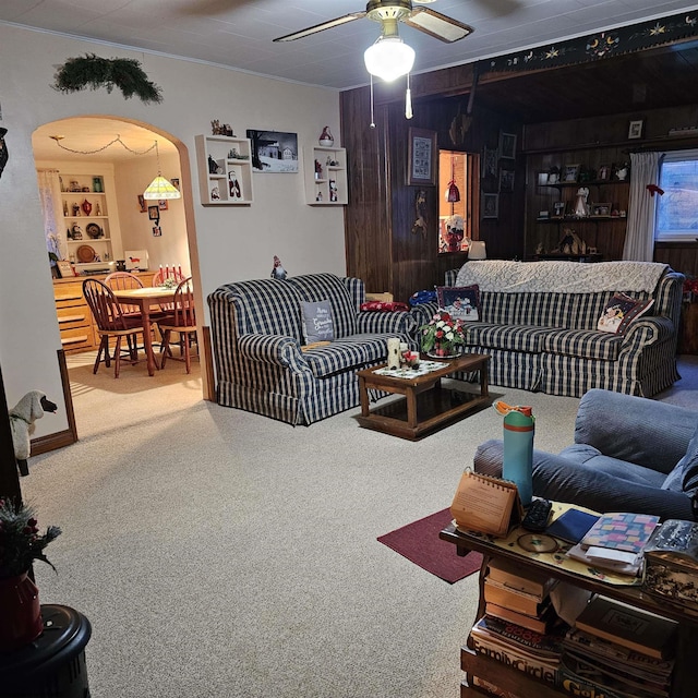 carpeted living room featuring ceiling fan