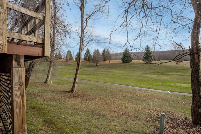 view of yard featuring a rural view