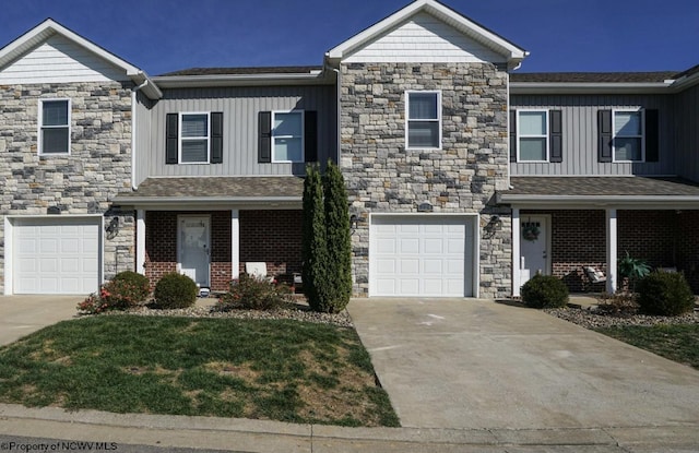 view of front facade with a garage