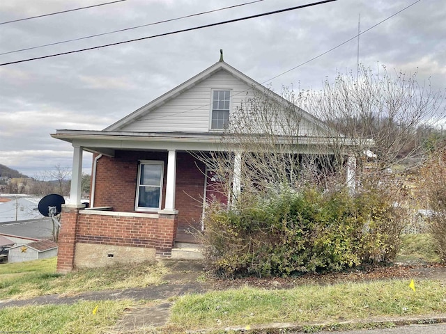 view of front of property featuring a porch