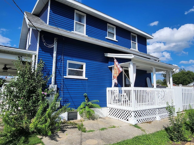 view of front of house featuring a porch