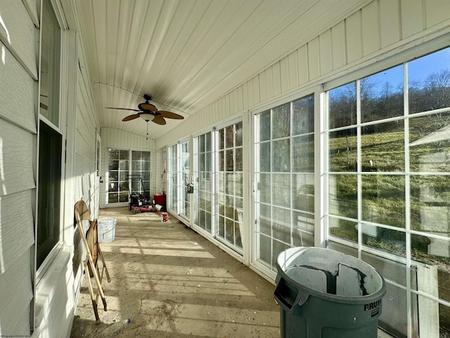 unfurnished sunroom featuring vaulted ceiling and ceiling fan