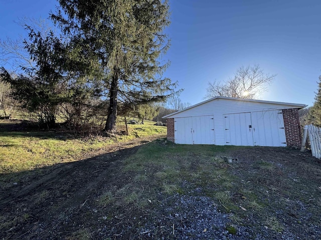 exterior space featuring an outbuilding