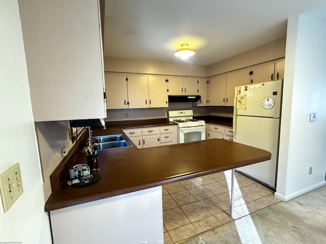 kitchen with white appliances, sink, light tile patterned floors, cream cabinetry, and kitchen peninsula