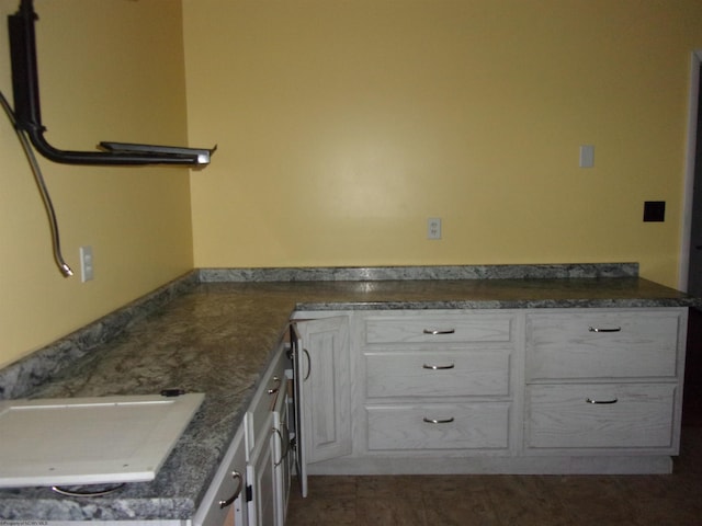 bathroom featuring sink