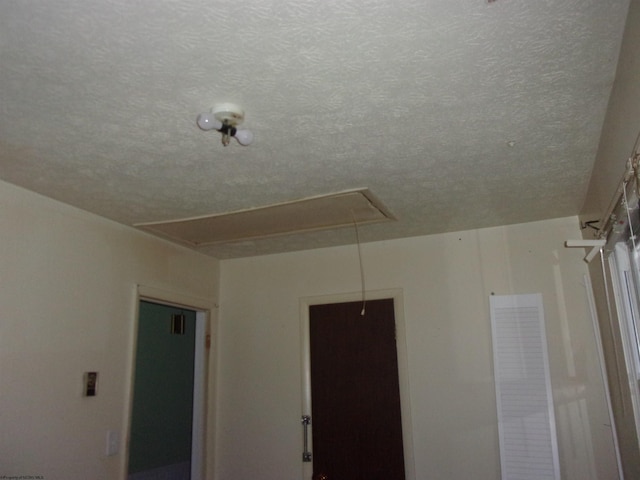 empty room featuring a textured ceiling