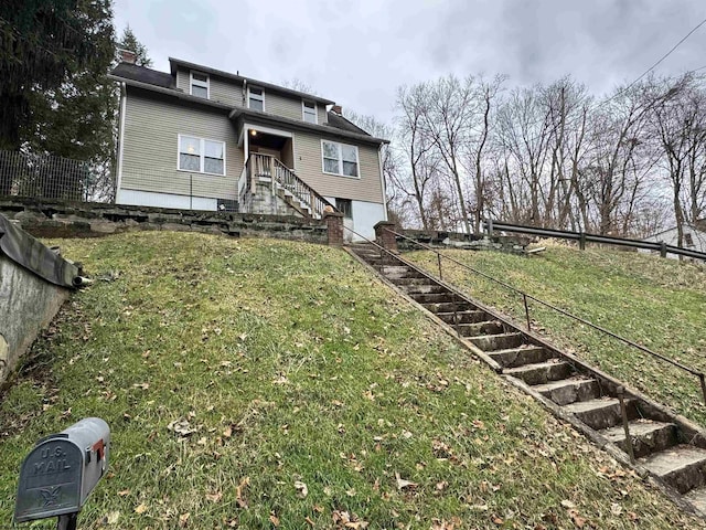 view of front of house with a front lawn