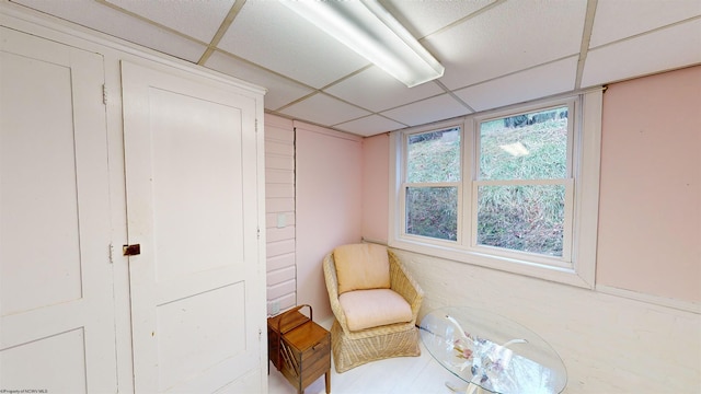 sitting room with a drop ceiling