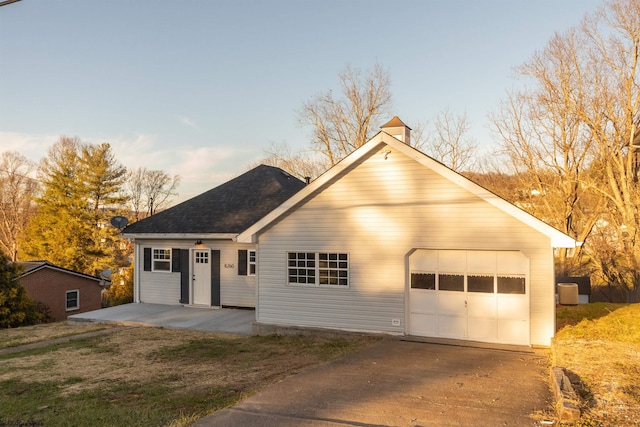 view of front facade featuring a garage