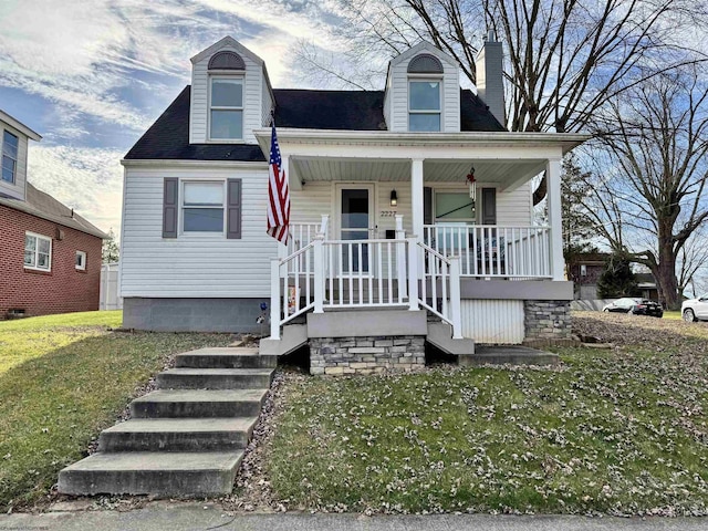 view of front of property with a front yard