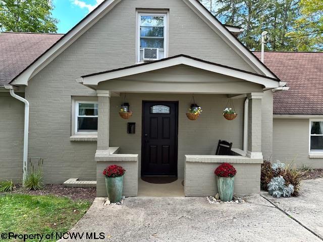 view of front of home featuring a porch