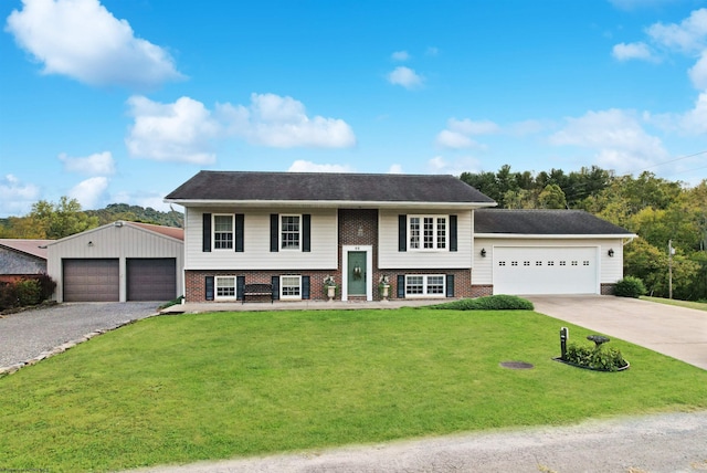 bi-level home featuring a front yard