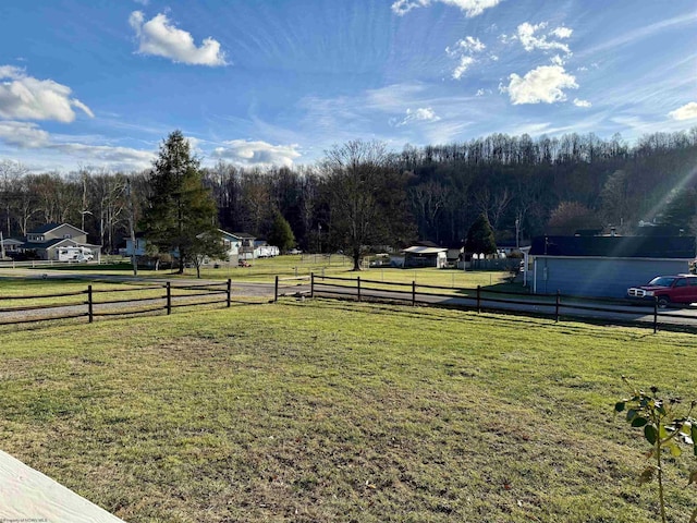 view of yard featuring a rural view