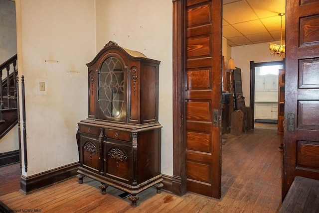 room details with a chandelier and wood-type flooring