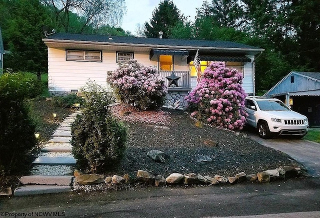 view of front of home with covered porch