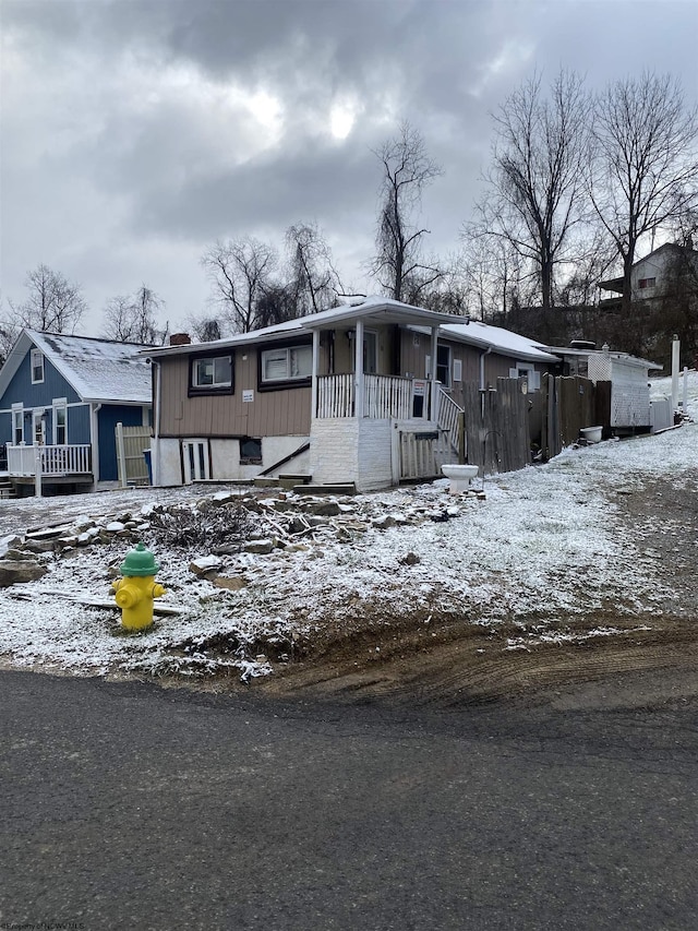 view of front of property