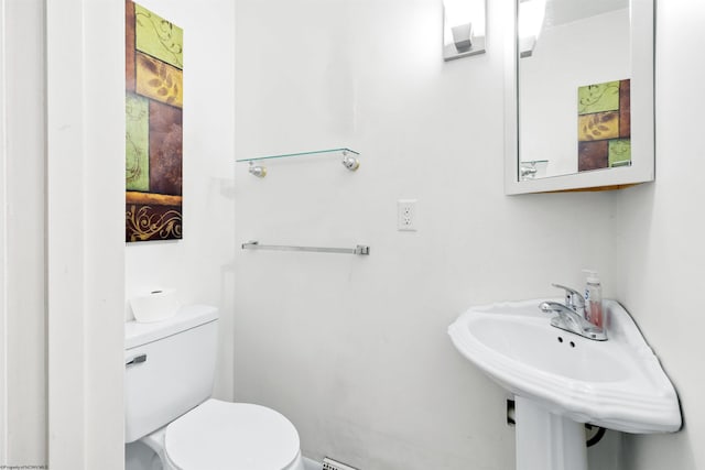 bathroom featuring toilet and sink