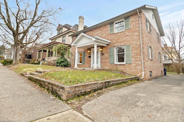 view of front of house featuring a porch and a front lawn