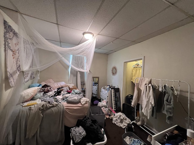 miscellaneous room with a drop ceiling